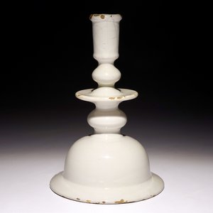 A rare large white Dutch Delft candlestick, 17th C. — photo 2