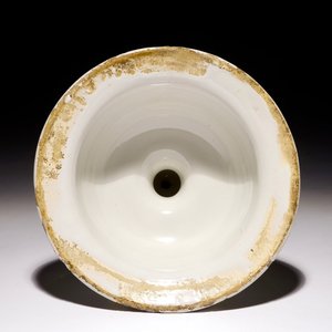 A rare large white Dutch Delft candlestick, 17th C. — photo 6