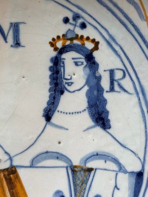 A rare London or Bristol polychrome Delftware 'William and Mary' dish, late 17th C. — photo 4