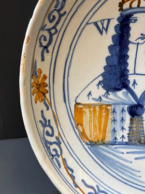A rare London or Bristol polychrome Delftware 'William and Mary' dish, late 17th C. — photo 6