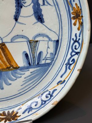 A rare London or Bristol polychrome Delftware 'William and Mary' dish, late 17th C. — photo 7