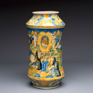 A rare massive Italian maiolica albarello with the arms of Boerio, Angelo and Ludovico Picchi workshop, Casteldurante, ca. 1562-1563 — 照片 3