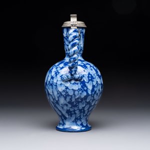 A rare Nevers pewter-mounted white-splashed blue-ground 'à la bougie' ewer with rope twist handle, France, late 17th C. — photo 2