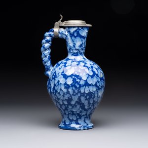 A rare Nevers pewter-mounted white-splashed blue-ground 'à la bougie' ewer with rope twist handle, France, late 17th C. — photo 3