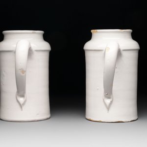 A rare pair of blue and white Dutch Delft albarello-shaped wet drug jars, early 18th C. — 照片 4