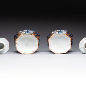 A rare pair of blue and white Dutch Delft brown-ground vases and covers, 18th C. — foto 6