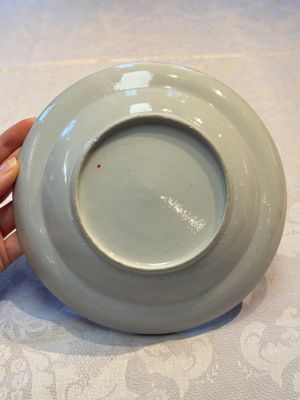A rare pair of Chinese Canton famille rose armorial plates with the arms of Wight, ca. 1810 — 照片 14