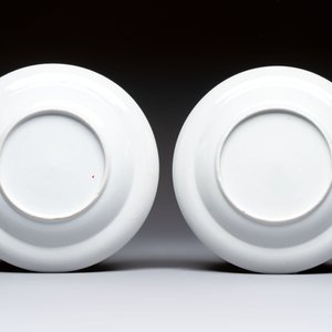A rare pair of Chinese Canton famille rose armorial plates with the arms of Wight, ca. 1810 — 照片 2