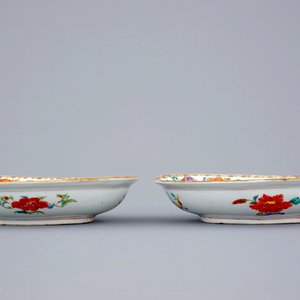 A rare pair of Chinese export porcelain "Pompadour" oval bowls, ca. 1745 — photo 3