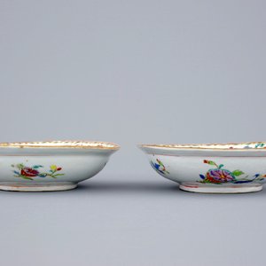 A rare pair of Chinese export porcelain "Pompadour" oval bowls, ca. 1745 — photo 4
