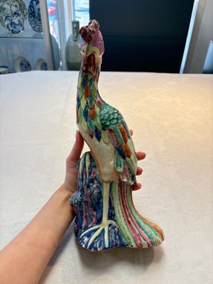 A rare pair of Chinese famille rose models of phoenixes, Qianlong — foto 1