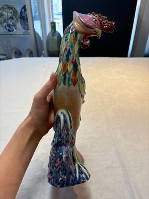 A rare pair of Chinese famille rose models of phoenixes, Qianlong — foto 4