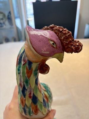 A rare pair of Chinese famille rose models of phoenixes, Qianlong — foto 6