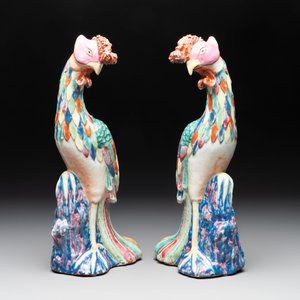 A rare pair of Chinese famille rose models of phoenixes, Qianlong — foto 2