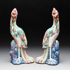 A rare pair of Chinese famille rose models of phoenixes, Qianlong — foto 3