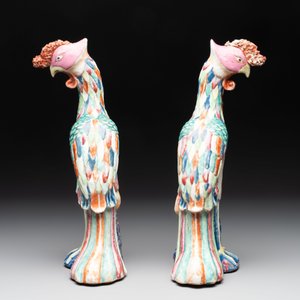 A rare pair of Chinese famille rose models of phoenixes, Qianlong — foto 4