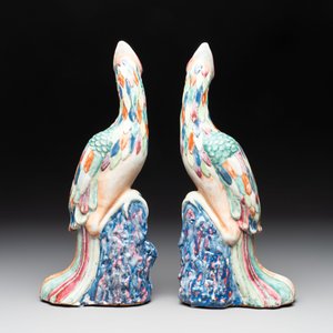 A rare pair of Chinese famille rose models of phoenixes, Qianlong — foto 5