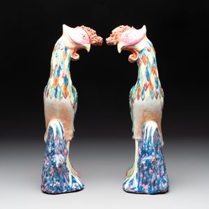 A rare pair of Chinese famille rose models of phoenixes, Qianlong — foto 6