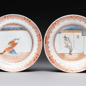 A rare pair of Chinese polychrome 'Commedia dell’arte' 'South Sea Bubble' plates, Yongzheng, ca. 1725 — photo 1