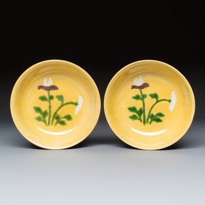A rare pair of Chinese sancai-glazed shallow bowls — photo 1
