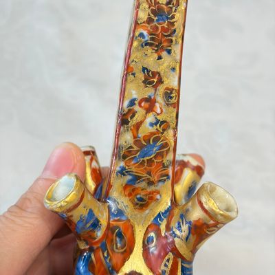 A rare pair of European-decorated Chinese blue and white pyramidal tulip vases — 照片 5