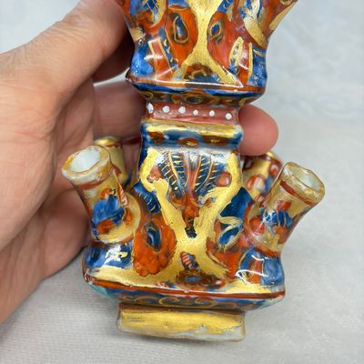 A rare pair of European-decorated Chinese blue and white pyramidal tulip vases — 照片 6