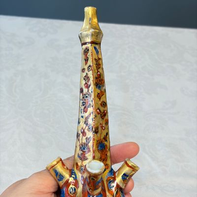 A rare pair of European-decorated Chinese blue and white pyramidal tulip vases — 照片 7