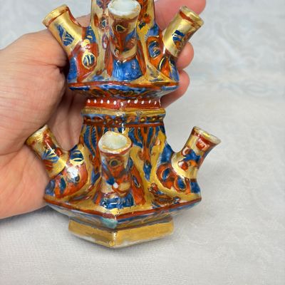 A rare pair of European-decorated Chinese blue and white pyramidal tulip vases — 照片 8