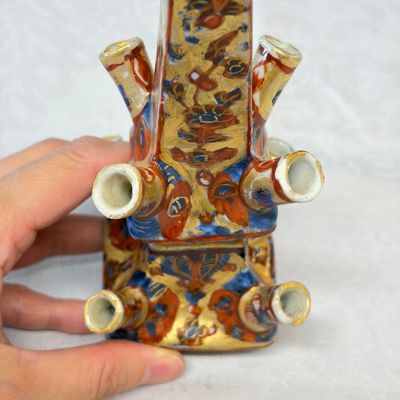 A rare pair of European-decorated Chinese blue and white pyramidal tulip vases — 照片 9