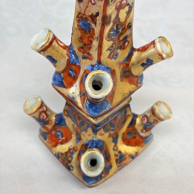 A rare pair of European-decorated Chinese blue and white pyramidal tulip vases — 照片 11