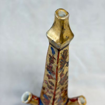 A rare pair of European-decorated Chinese blue and white pyramidal tulip vases — 照片 12