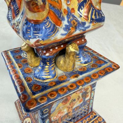 A rare pair of European-decorated Chinese blue and white pyramidal tulip vases — 照片 21