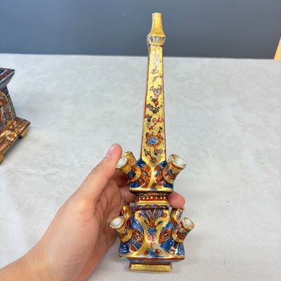 A rare pair of European-decorated Chinese blue and white pyramidal tulip vases — 照片 28