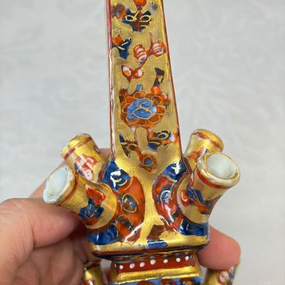 A rare pair of European-decorated Chinese blue and white pyramidal tulip vases — 照片 30