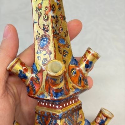 A rare pair of European-decorated Chinese blue and white pyramidal tulip vases — 照片 33