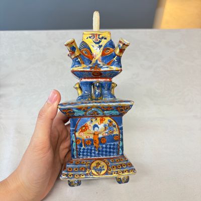 A rare pair of European-decorated Chinese blue and white pyramidal tulip vases — 照片 38