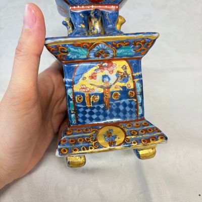 A rare pair of European-decorated Chinese blue and white pyramidal tulip vases — 照片 44