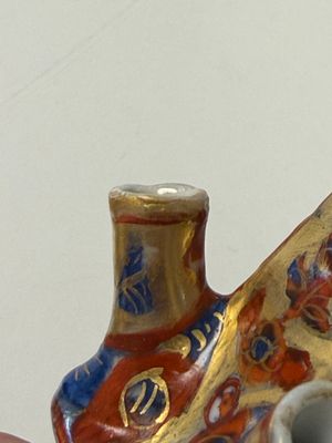 A rare pair of European-decorated Chinese blue and white pyramidal tulip vases — 照片 49