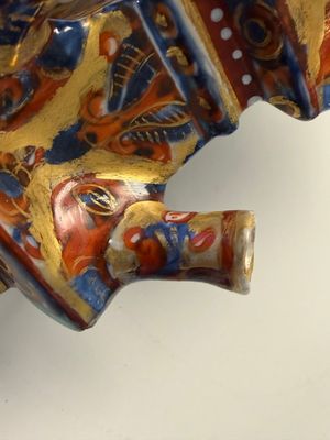 A rare pair of European-decorated Chinese blue and white pyramidal tulip vases — 照片 52