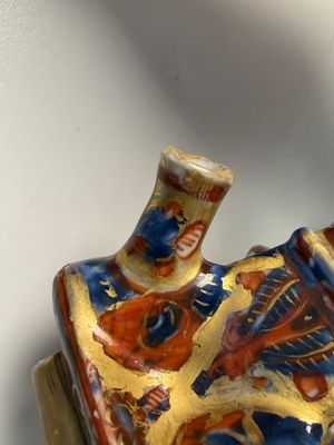 A rare pair of European-decorated Chinese blue and white pyramidal tulip vases — 照片 54