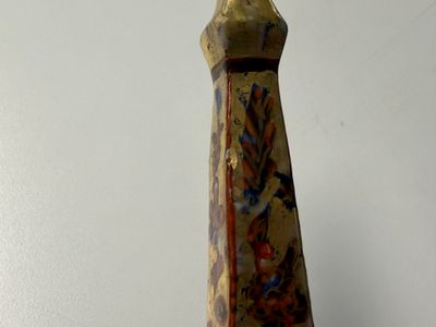 A rare pair of European-decorated Chinese blue and white pyramidal tulip vases — 照片 57