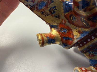 A rare pair of European-decorated Chinese blue and white pyramidal tulip vases — 照片 68
