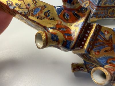 A rare pair of European-decorated Chinese blue and white pyramidal tulip vases — 照片 69