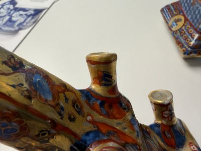 A rare pair of European-decorated Chinese blue and white pyramidal tulip vases — 照片 70