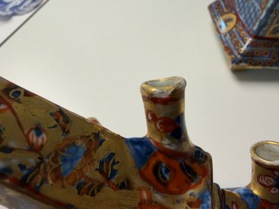 A rare pair of European-decorated Chinese blue and white pyramidal tulip vases — 照片 73