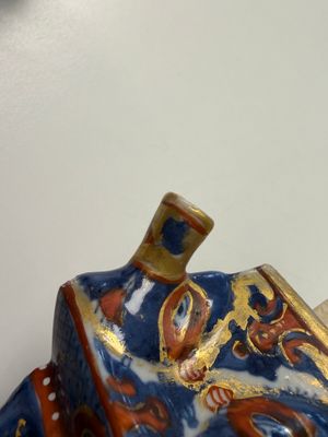 A rare pair of European-decorated Chinese blue and white pyramidal tulip vases — 照片 76