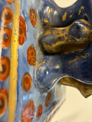 A rare pair of European-decorated Chinese blue and white pyramidal tulip vases — 照片 89