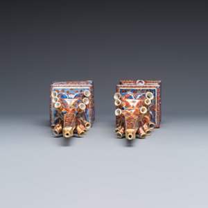 A rare pair of European-decorated Chinese blue and white pyramidal tulip vases — 照片 6