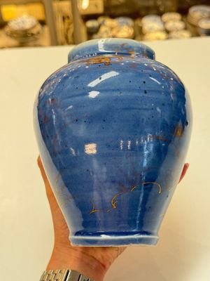 A rare pair of Japanese gilt-decorated blue-ground vases, Edo, late 17th C. — photo 21
