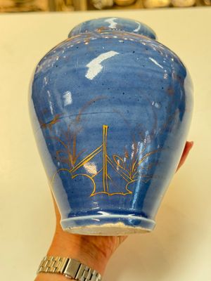 A rare pair of Japanese gilt-decorated blue-ground vases, Edo, late 17th C. — photo 22